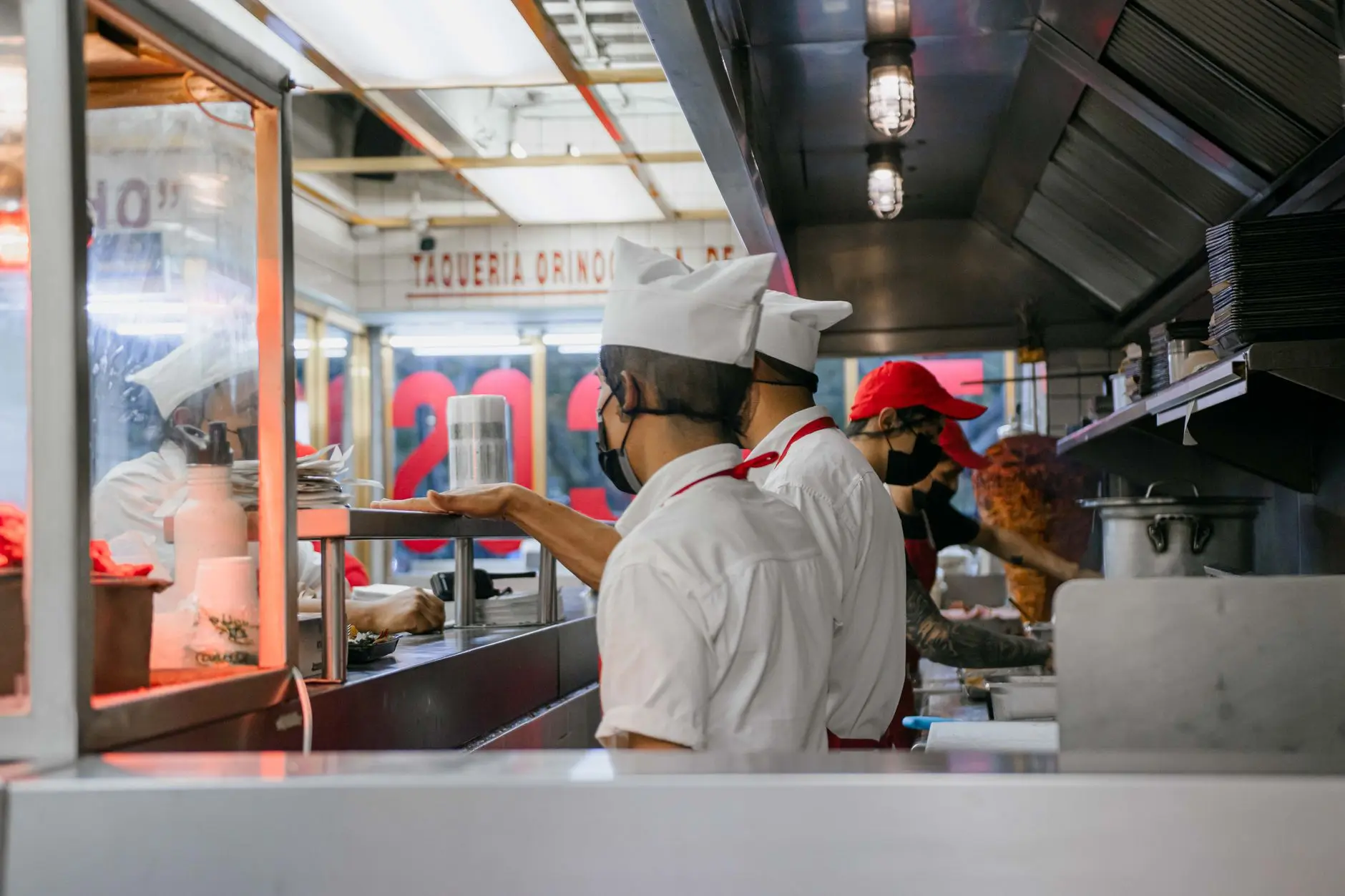 家居收纳用储物柜的材料选择与耐用性对比分析