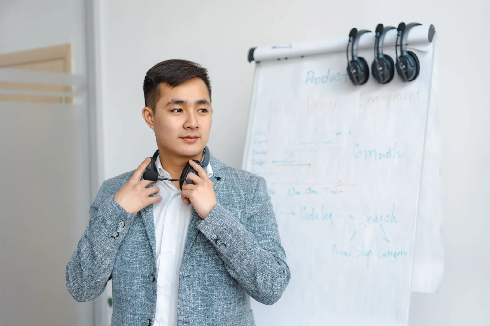 整理箱生产工艺对比：注塑成型与吹塑工艺在家居收纳中的质量管控