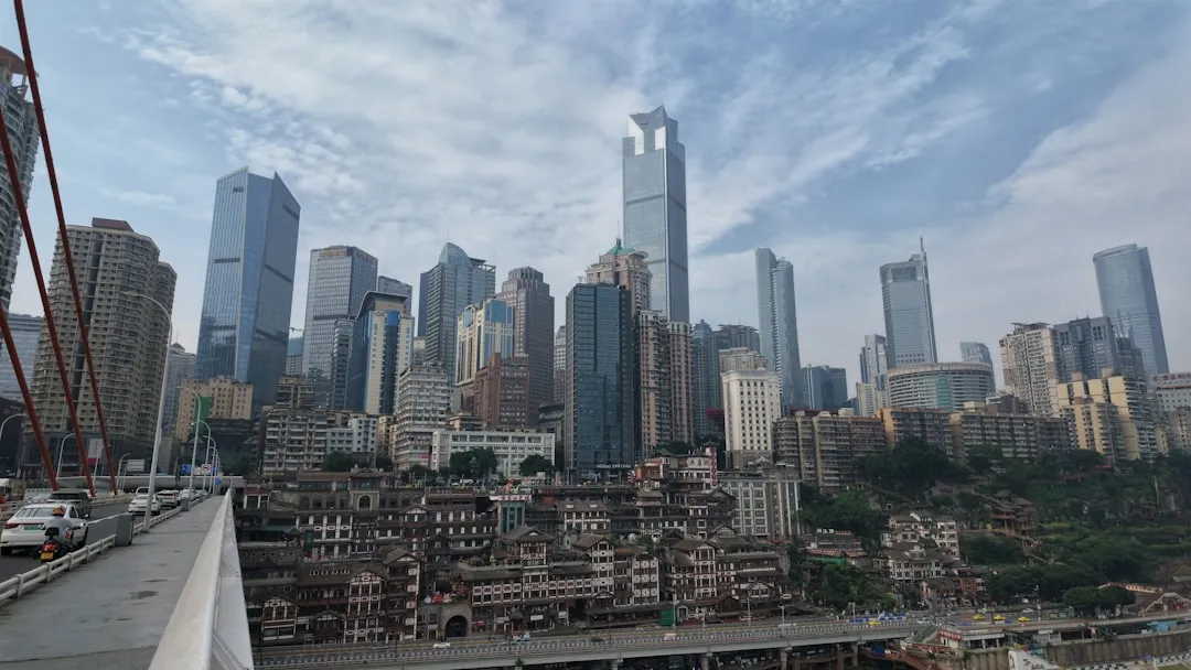 中小户型定制收纳方案：储物柜与衣帽架的整合设计案例