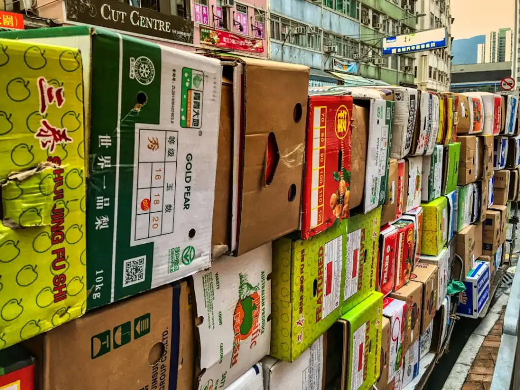 2024年家用整理箱材料升级趋势:环保PP与钢化玻璃的对比应用